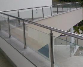 CORRIMÃO DE VIDRO PARA ESCADA EXTERNA