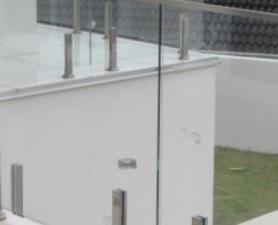 CORRIMÃO DE VIDRO